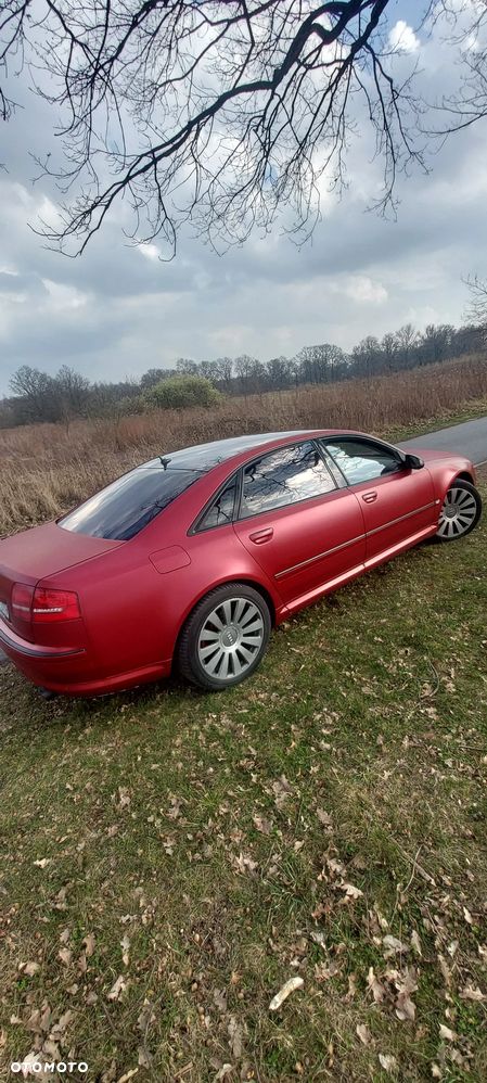 Audi A8 4.2 L Quattro - 4