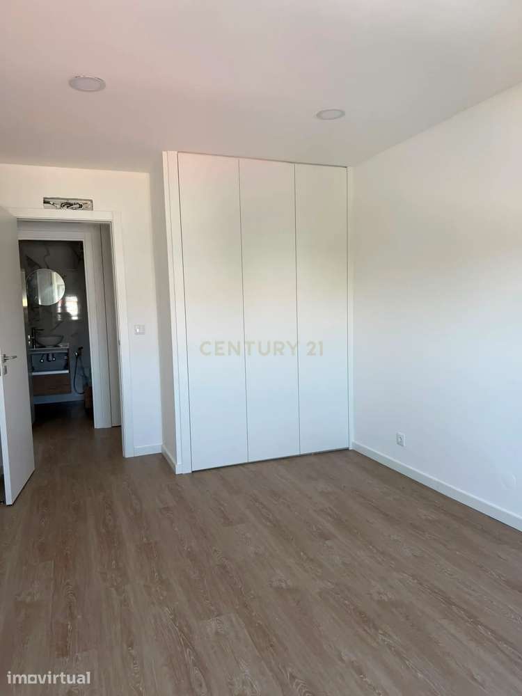T2 Totalmente remodelado em Massamá - Grande imagem: 5/9