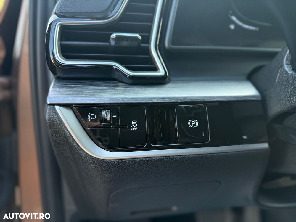 Kia Sportage 1.6 T-GDI MHEV 7DCT HP 4x4 Business Line - 16