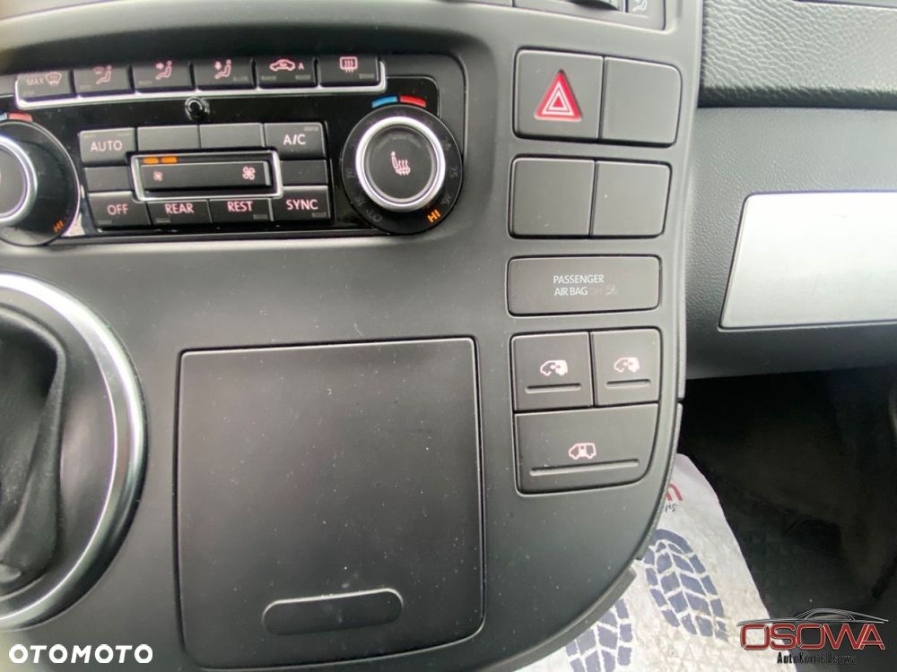 Volkswagen Multivan - 25