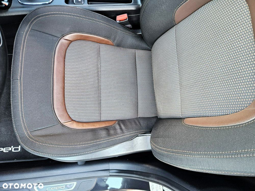 Kia Ceed 1.6 CRDi 128 Platinum Edition - 19