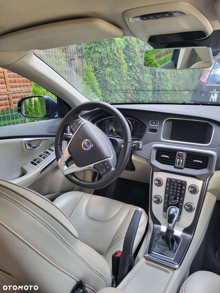 Volvo V40 Cross Country T3 Drive-E Ocean Race - 7