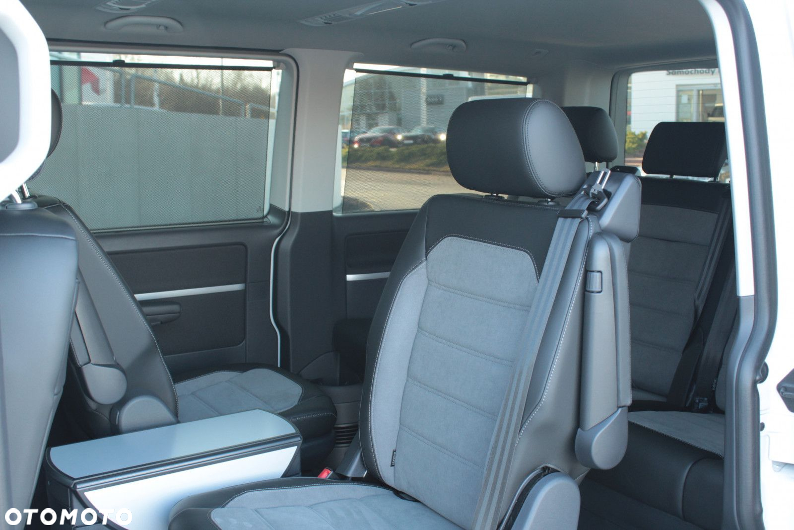 Volkswagen Multivan - 12