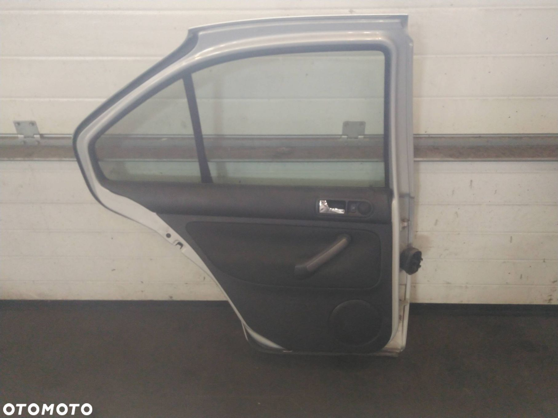 DRZWI KOMPLETNE LEWY TYŁ VW BORA I - 4