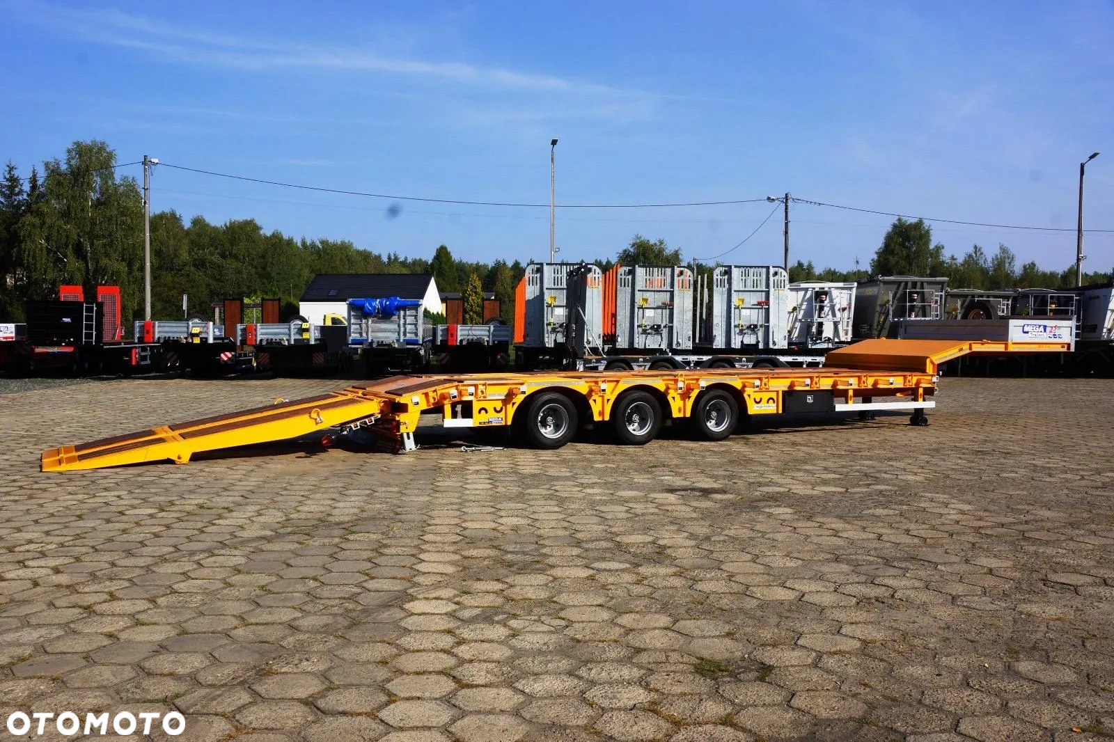 Inny LW3 NISKOPODWOZIOWA 3 OSIOWA 13.600mm z najazdami hydraulicznymi - 14