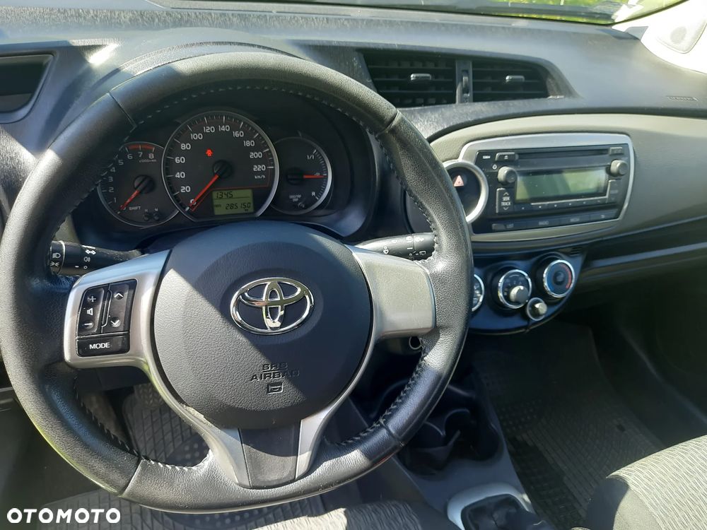 Toyota Yaris - 10