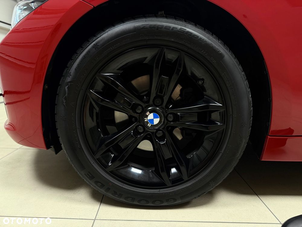 BMW Seria 3 318d xDrive Sport Line - 31
