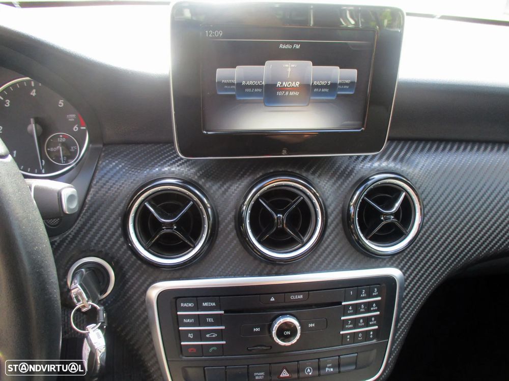 Mercedes-Benz GLA 180 d 7G-DCT Style - 21