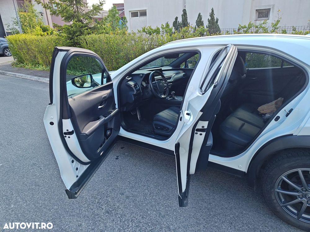 Lexus UX 250h (E-FOUR) F SPORT - 7