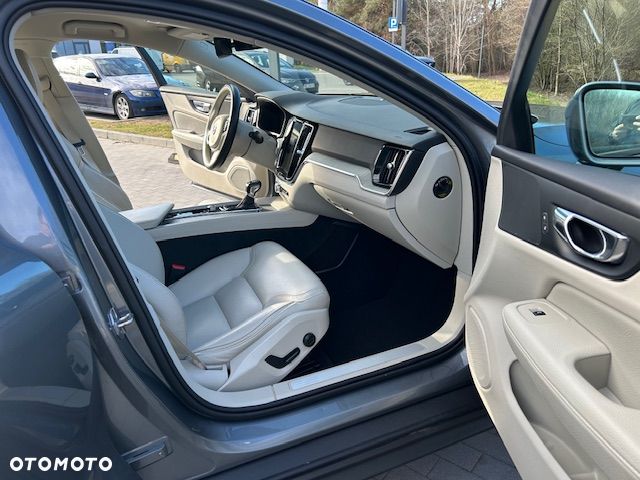 Volvo V60 D4 AWD - 8