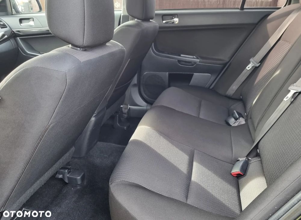 Mitsubishi Lancer - 12