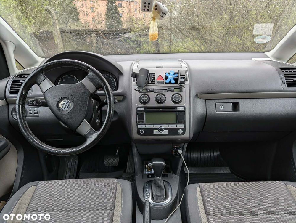 Volkswagen Touran 1.9 TDI DPF DSG Cross - 10