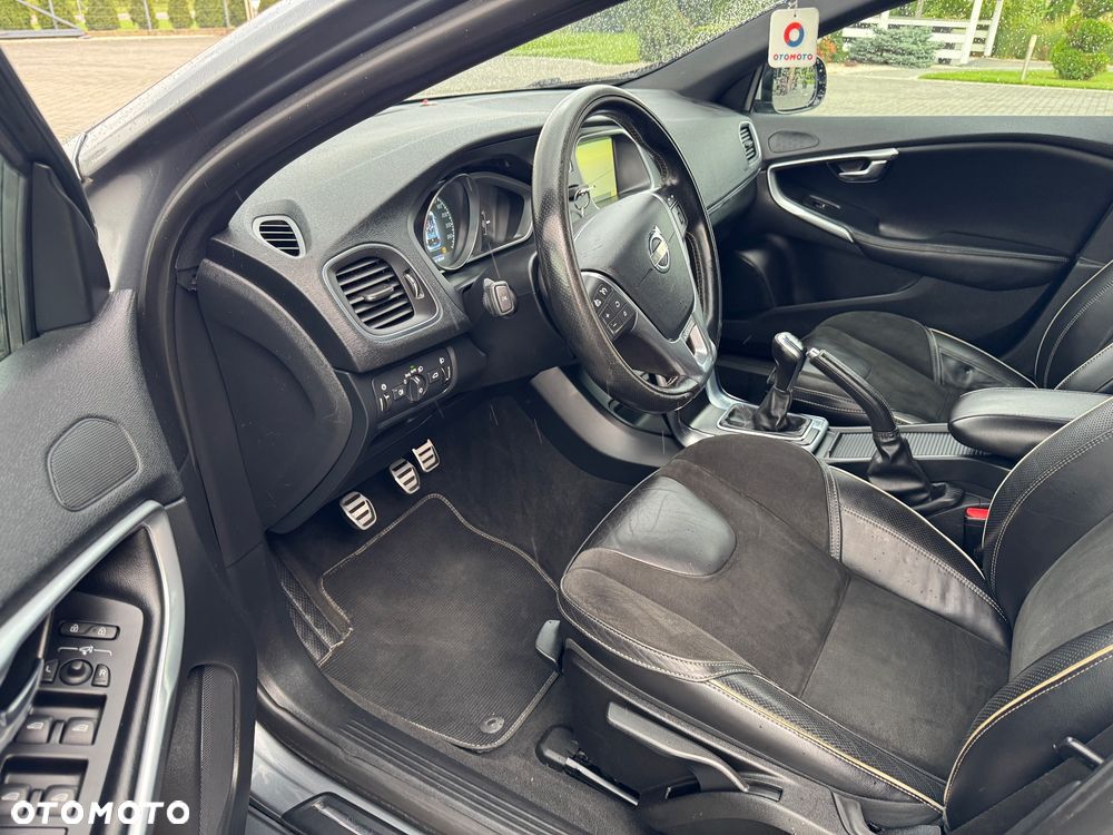 Volvo V40 D2 R Design - 9