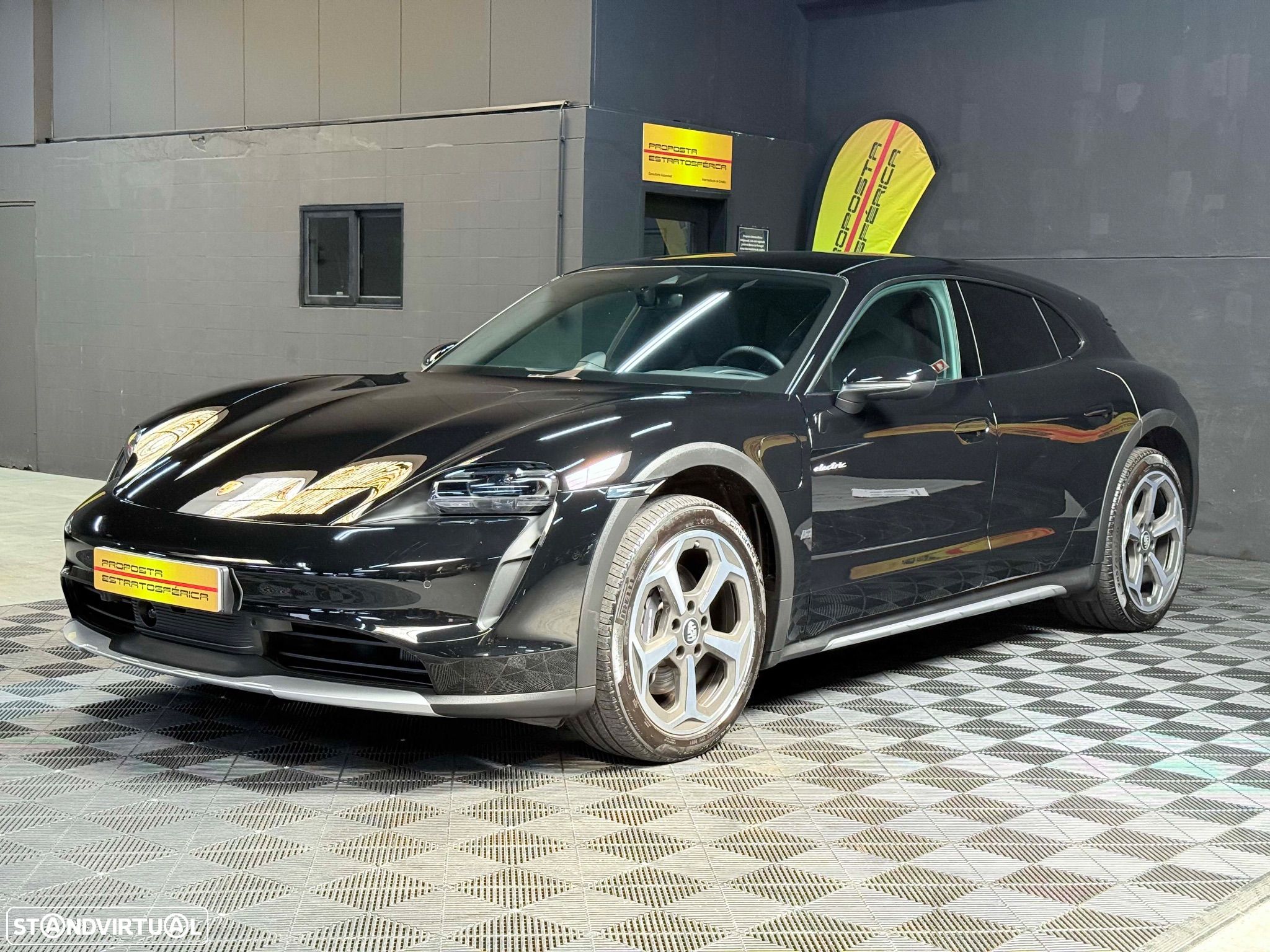 Porsche Taycan Cross Turismo 4 - 1