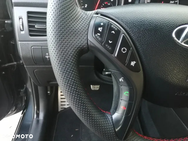 Hyundai i30 1.6 GDI Turbo Luxury - 25