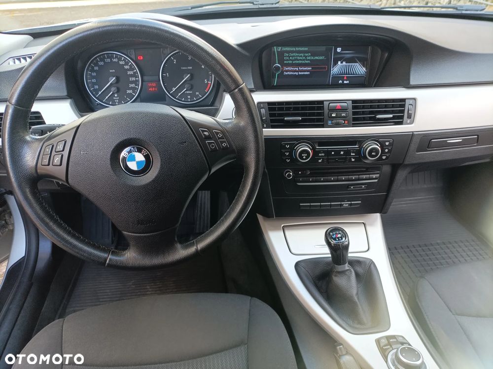 BMW Seria 3 320d DPF Efficient Dynamics Edition - 16
