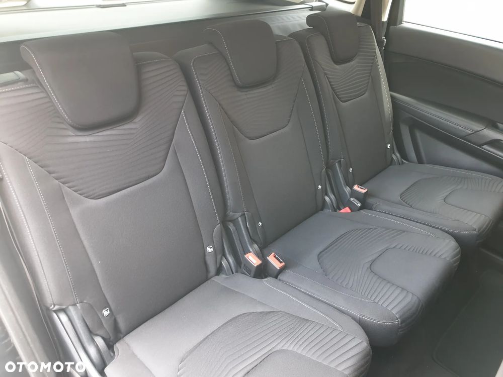 Ford S-Max - 17