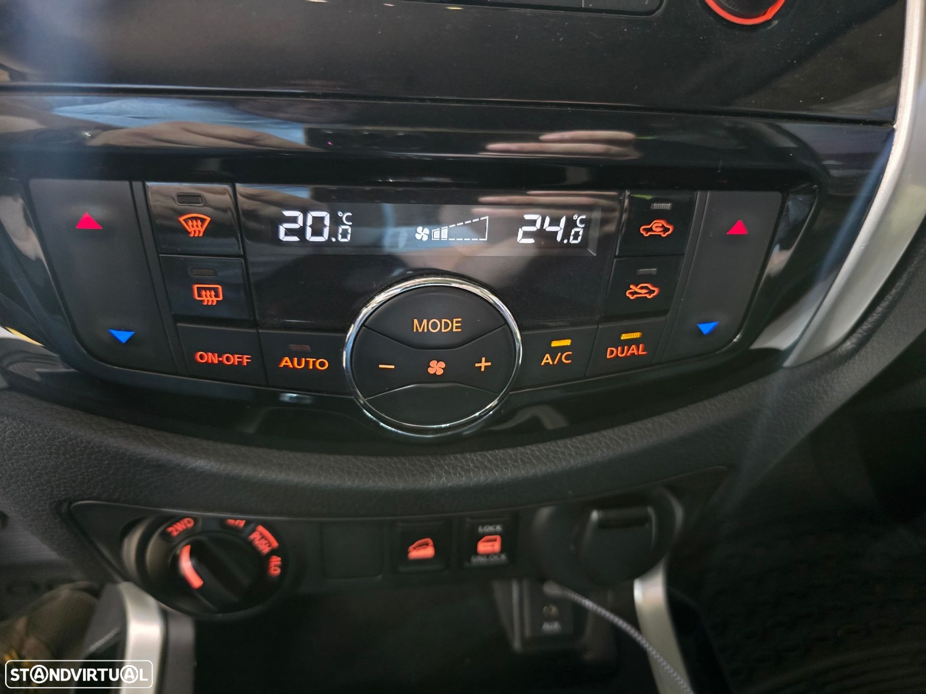 Nissan Navara 2.3 dCi CD 4WD Tekna - 23