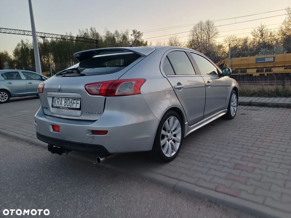 Mitsubishi Lancer 1.8 Invite - 3