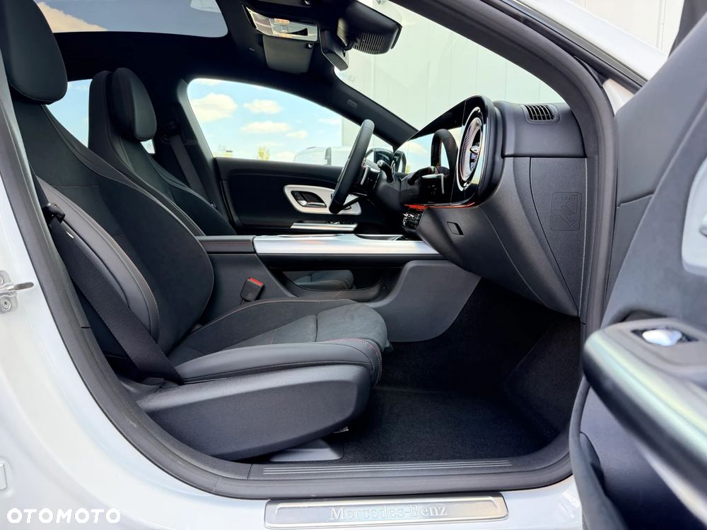 Mercedes-Benz CLA - 26