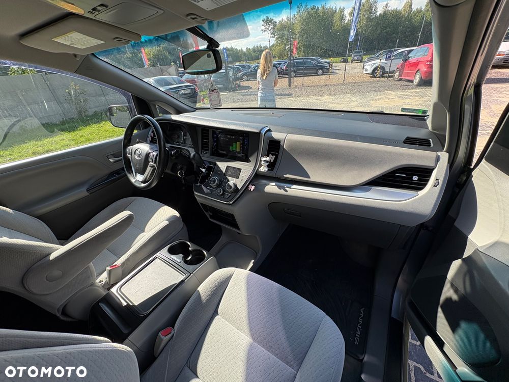 Toyota Sienna 3.5 V6 SE - 30