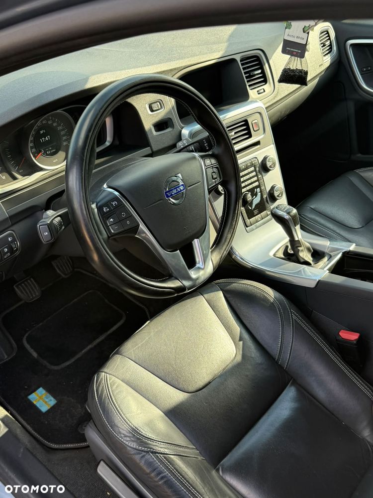 Volvo V60 D2 Drive-E Momentum - 27