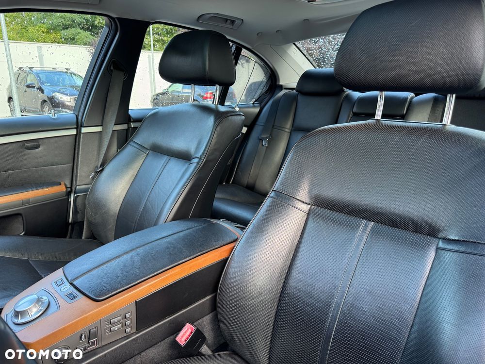 BMW Seria 7 745i - 14