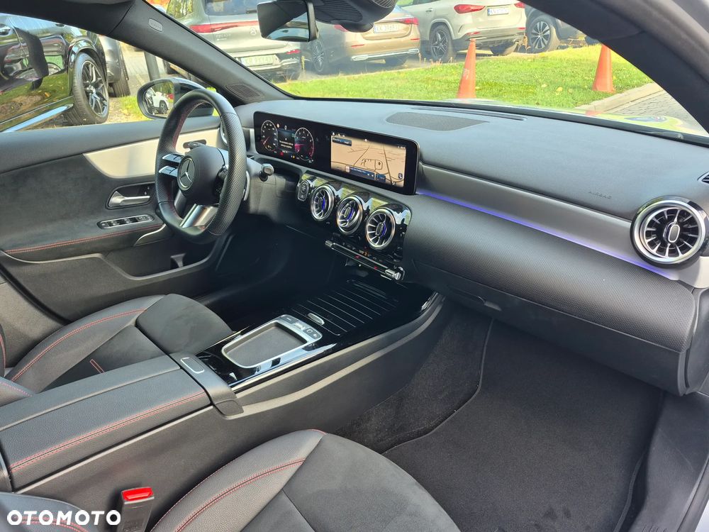 Mercedes-Benz Klasa A 200 AMG Line 7G-DCT - 32
