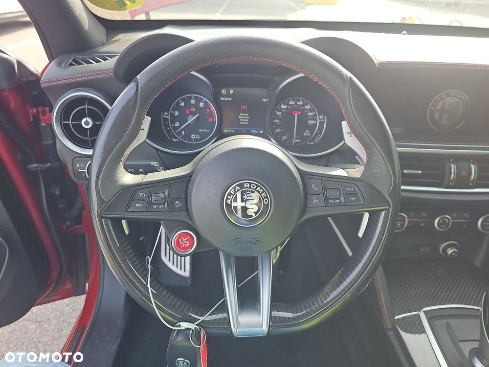 Alfa Romeo Stelvio V6 2.9 Bi-Turbo AT8-Q4 Quadrifoglio - 9