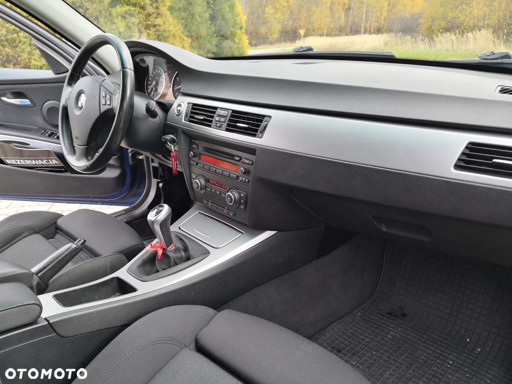 BMW Seria 3 320i Touring - 13