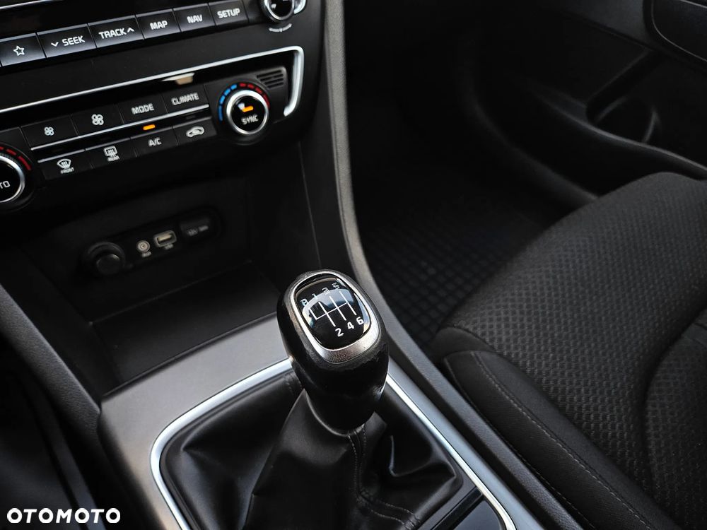 Kia Optima 2.0 M - 21