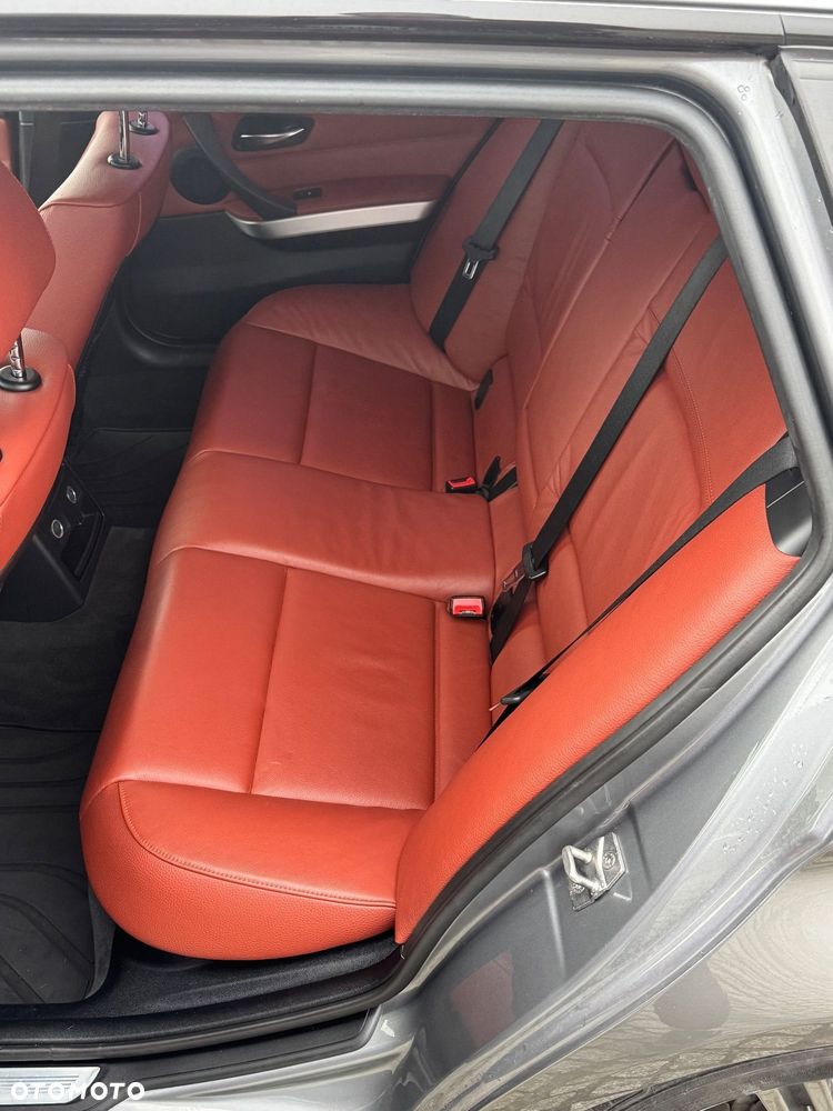 BMW Seria 3 330d xDrive - 16