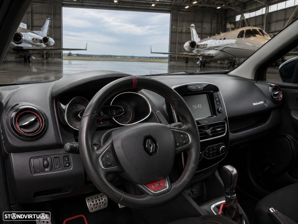 Renault Clio TCe 220 EDC R.S. Trophy - 4
