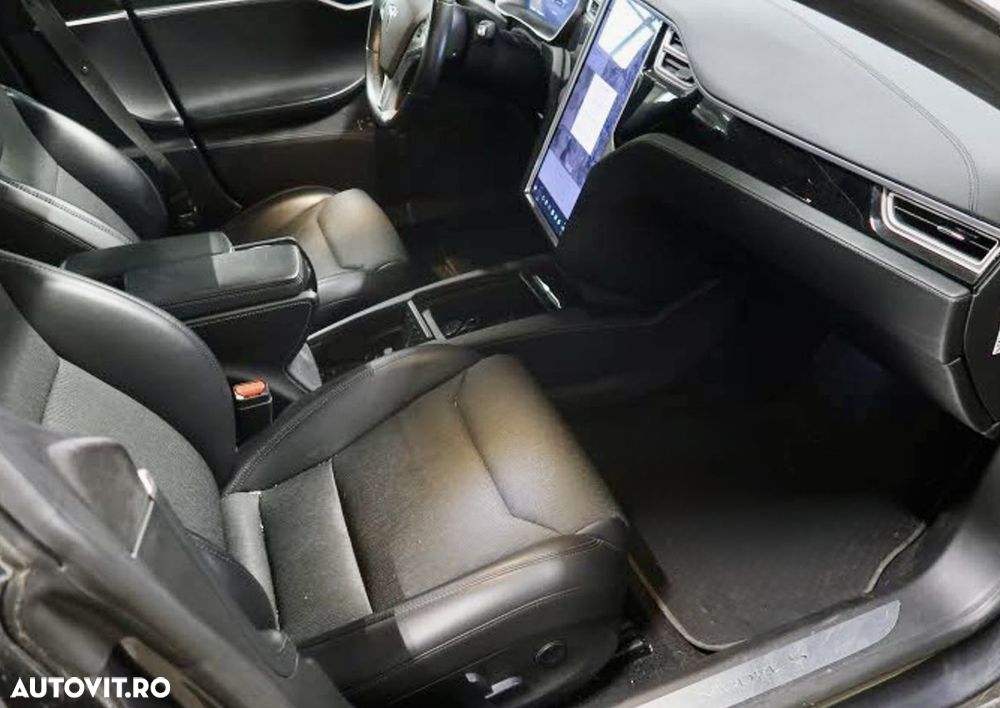 Tesla Model S - 14