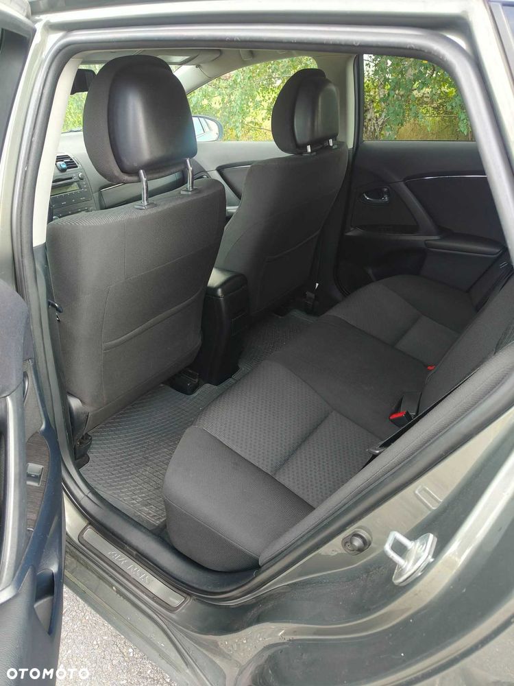 Toyota Avensis - 8