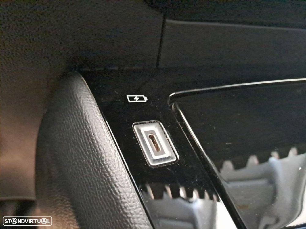 Peugeot 208 1.2 Hybrid Allure e-DCS6 - 23