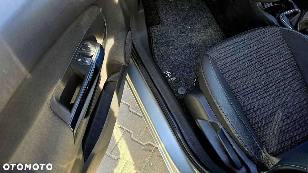 Opel Corsa 1.4 16V Innovation - 13