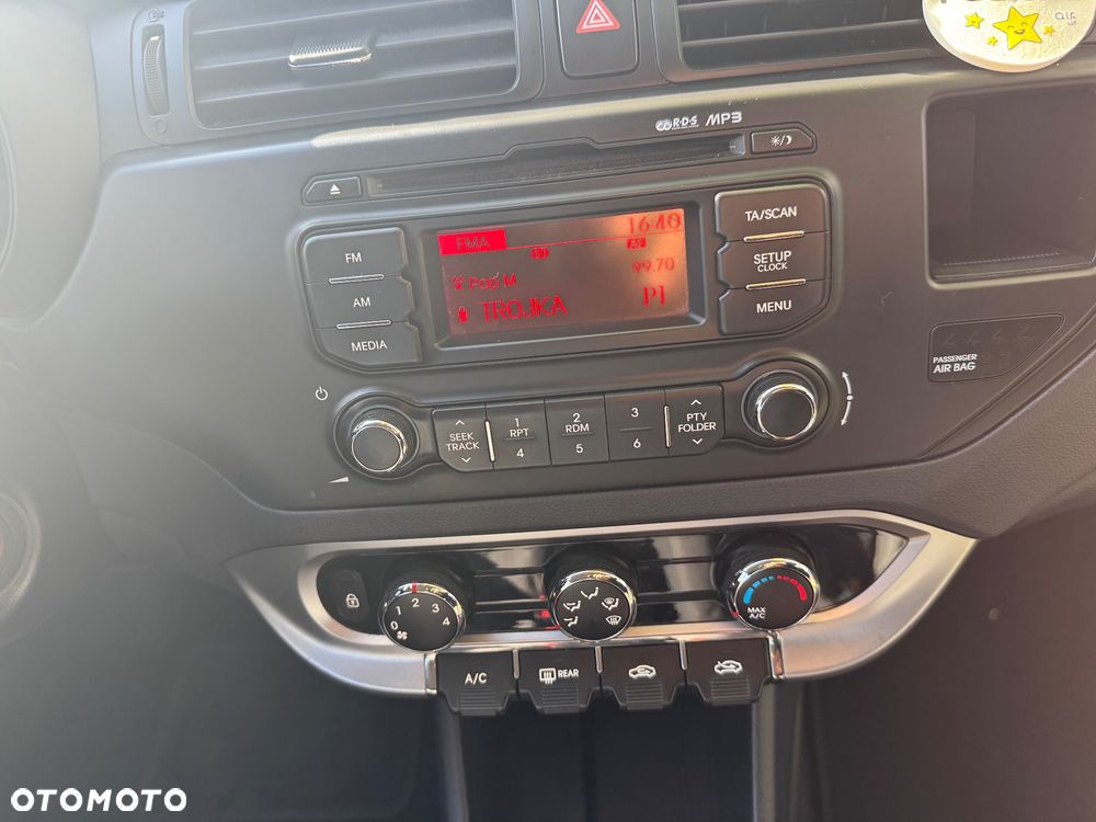 Kia Rio - 16