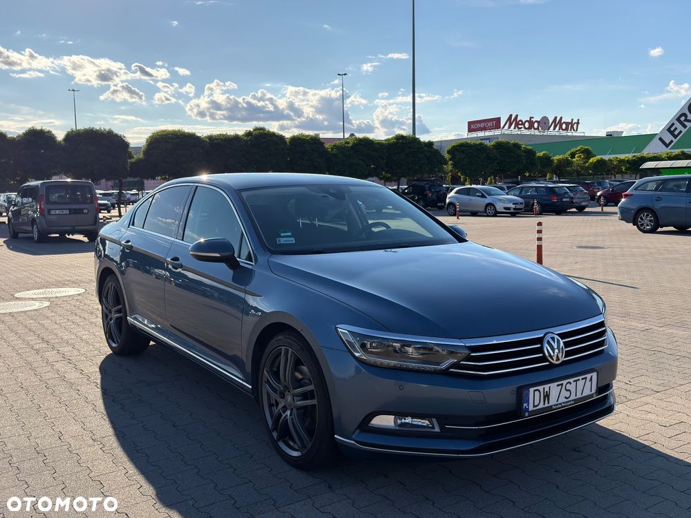 Volkswagen Passat - 1
