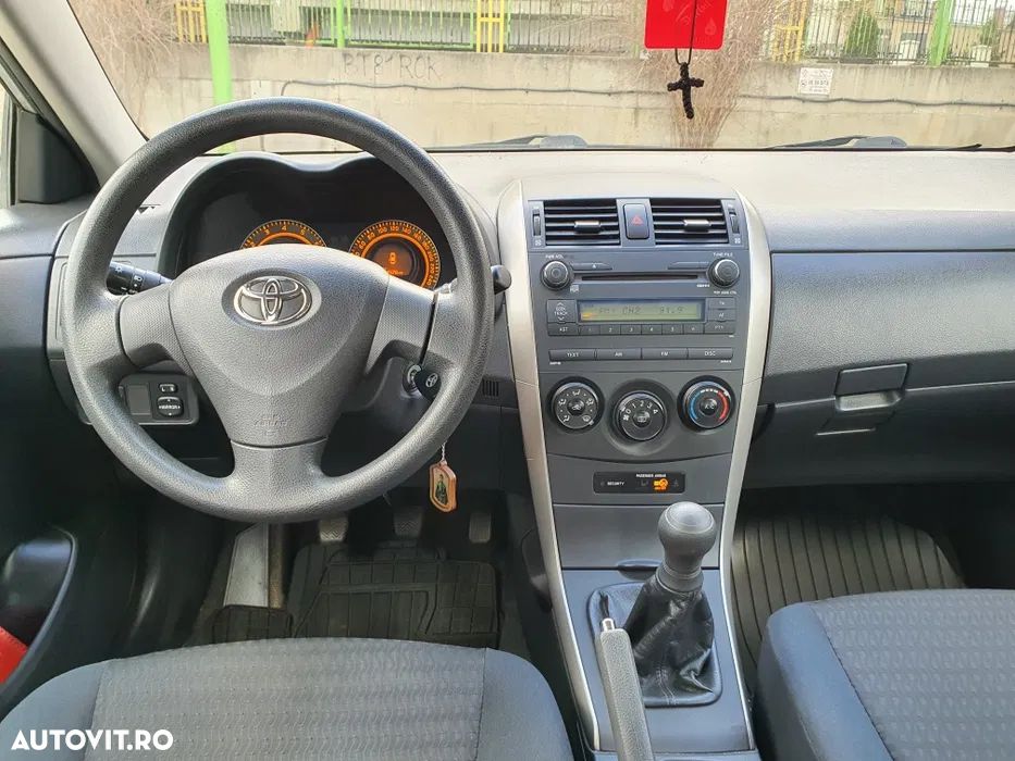 Toyota Corolla 1.4 Sdn. Terra - 8