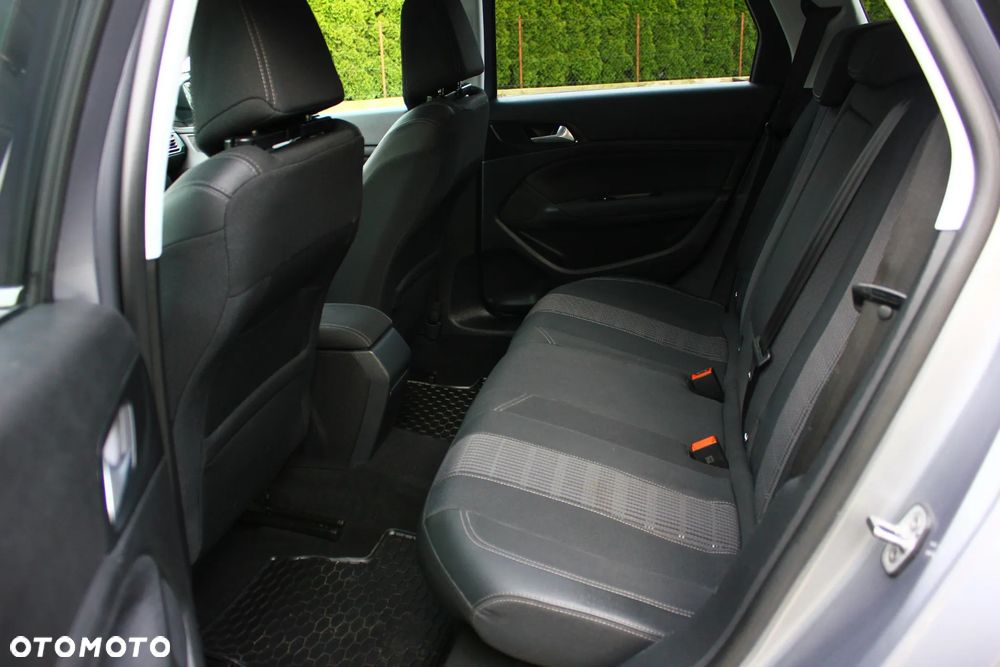 Peugeot 308 BlueHDi FAP 130 Stop & Start Allure - 32