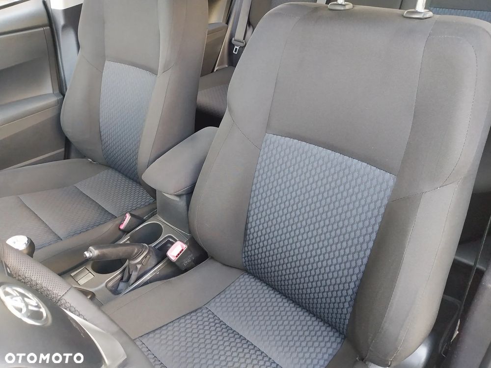 Toyota Auris 1.33 Dual-VVT-i Cool - 17