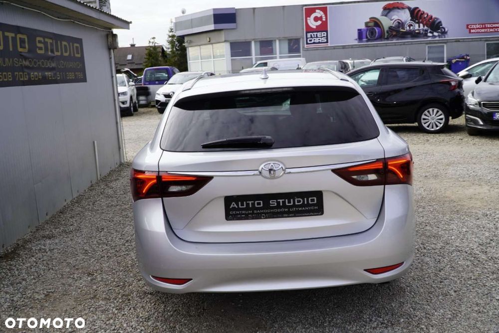 Toyota Avensis 2.0 D-4D Premium - 33