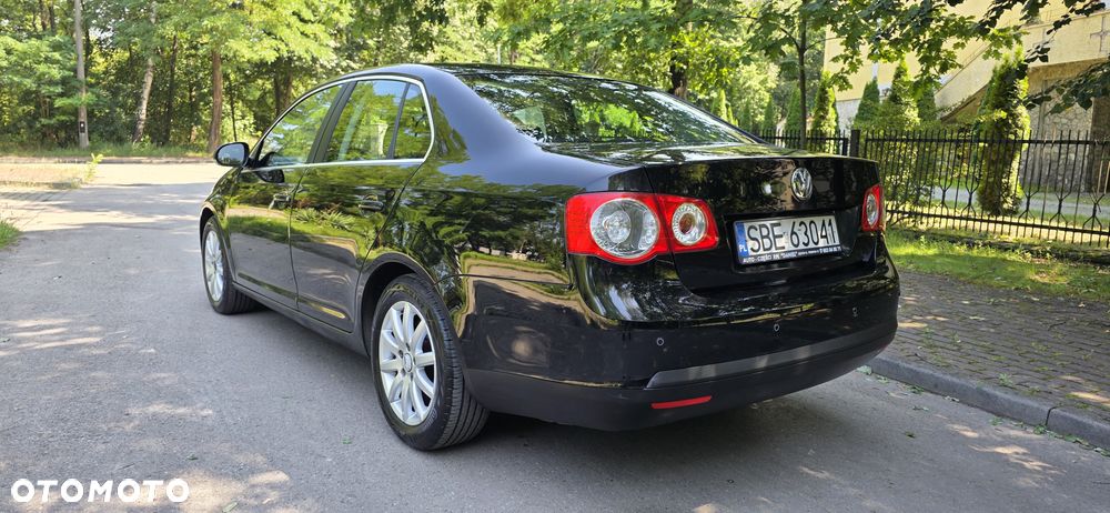 Volkswagen Jetta 2.0 TDI DPF Sportline DSG - 23