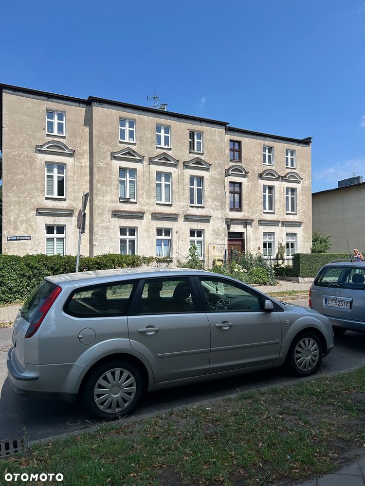 Ford Focus 1.6 Ambiente - 4