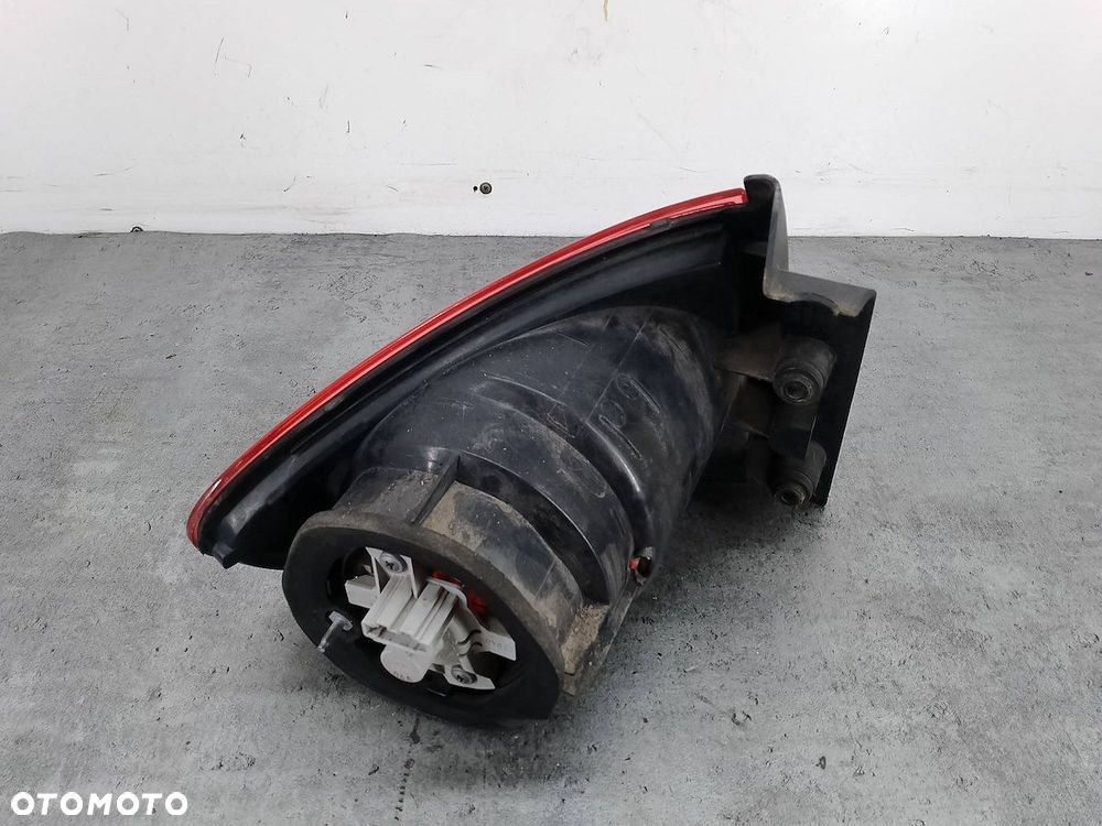 LAMPA TYLNA PRAWA SEAT ALTEA 5P0945096D 5P0945112 - 3