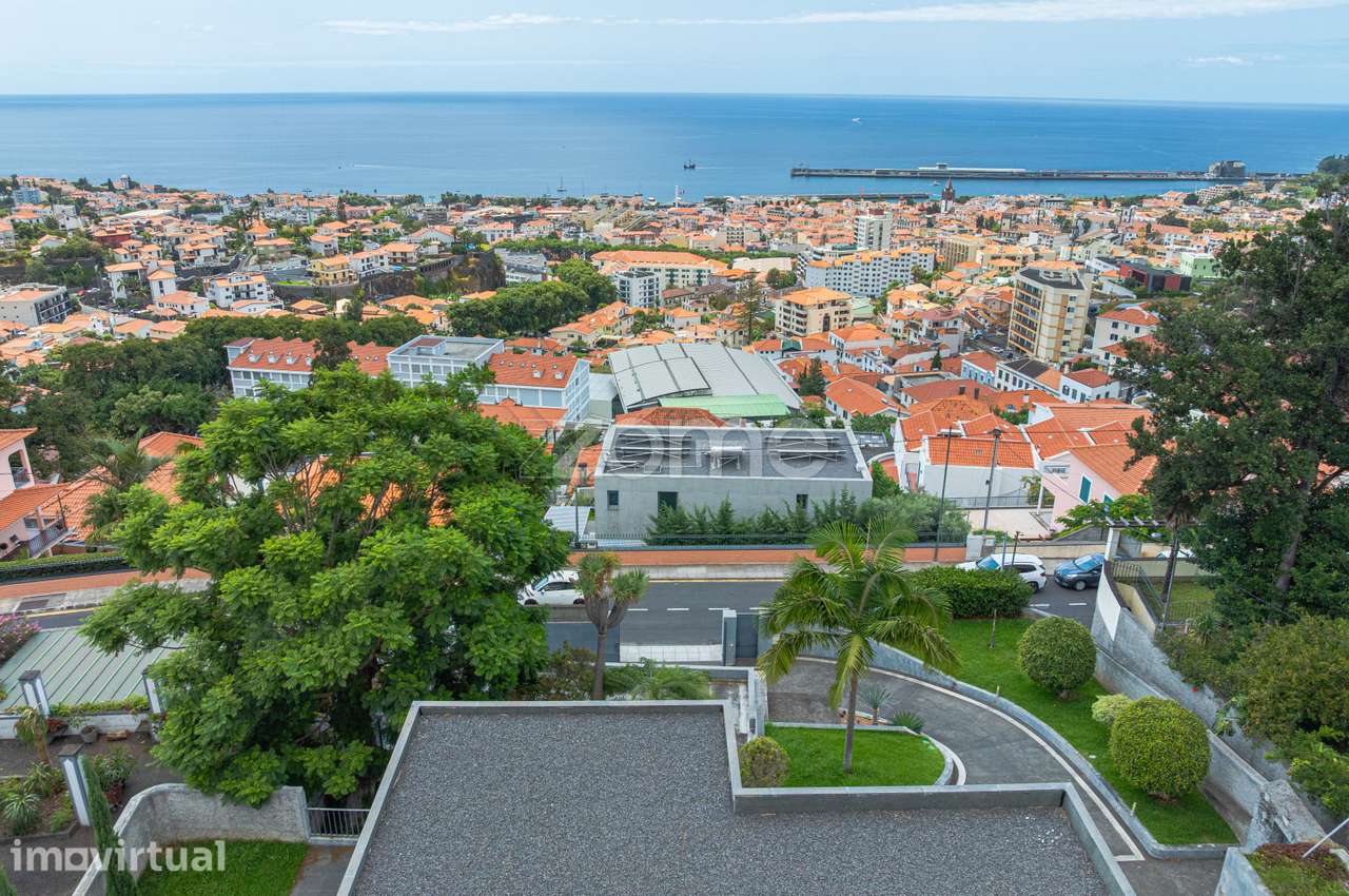 Moradia T3+1 com Vista sobre a Baía do Funchal - Grande imagem: 3/55