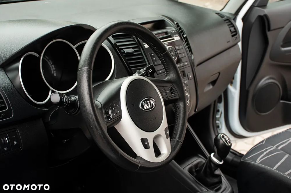 Kia Venga - 16