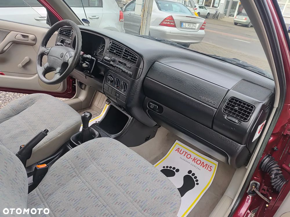 Volkswagen Golf 1.8 - 23