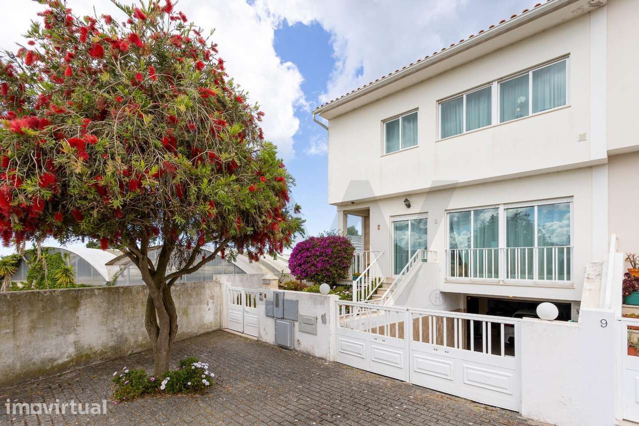 Moradia T3 com vista mar, jardim, garagem e excelentes áreas na Lourin - Grande imagem: 3/49
